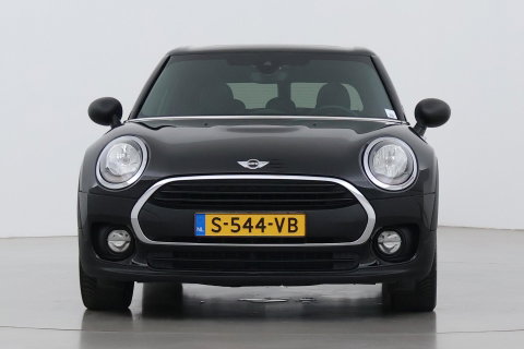 MINI Clubman 1.5 One D Chili Serious Business | Panoramadak | Automaat | Navigatie | Cruise Control | Airco | PDC | MINI Connected