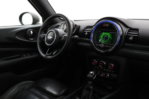 MINI Clubman 1.5 One D Chili Serious Business | Panoramadak | Automaat | Navigatie | Cruise Control | Airco | PDC | MINI Connected
