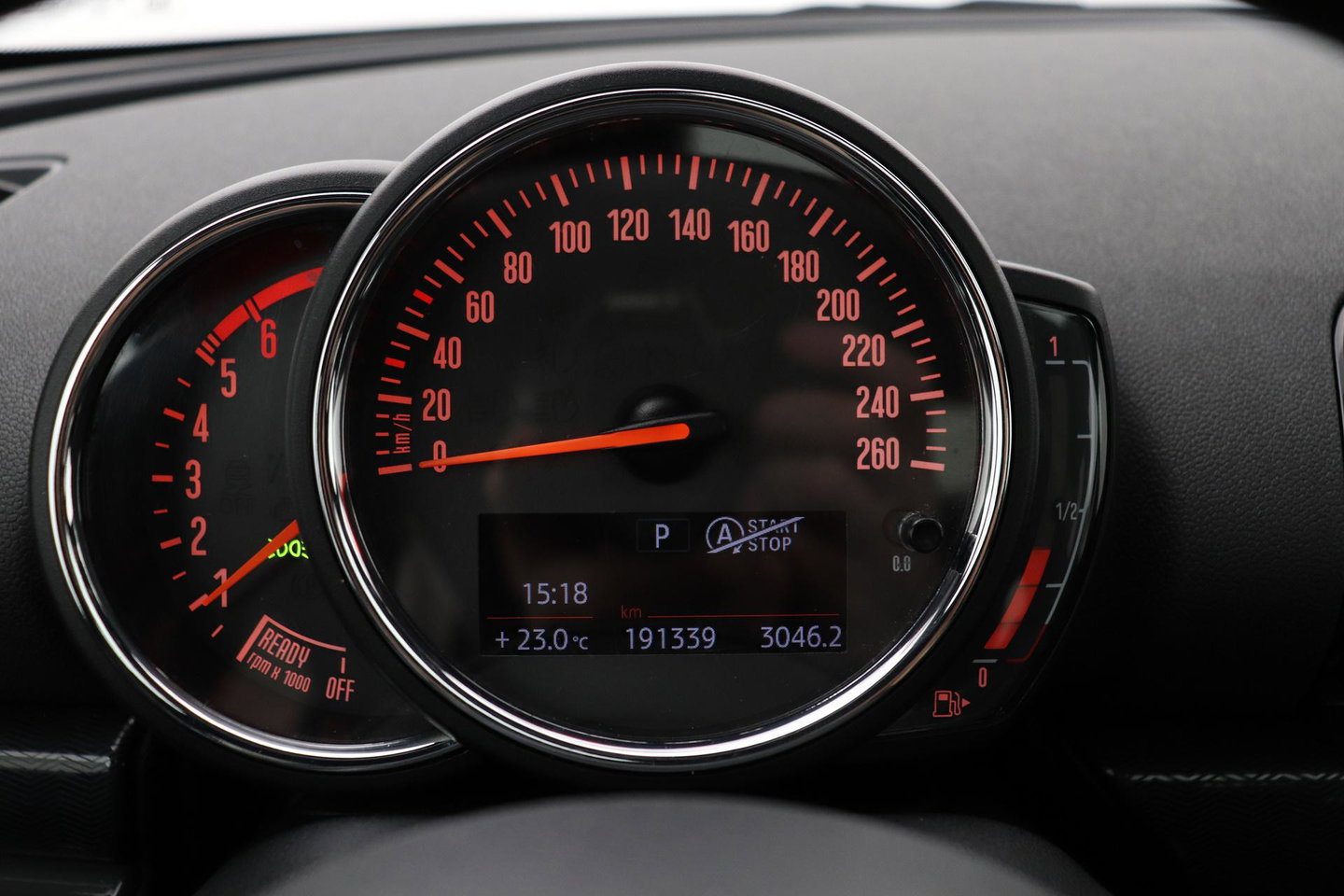 MINI Clubman 1.5 One D Chili Serious Business | Panoramadak | Automaat | Navigatie | Cruise Control | Airco | PDC | MINI Connected