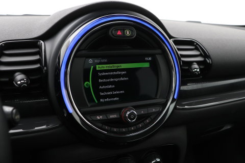 MINI Clubman 1.5 One D Chili Serious Business | Panoramadak | Automaat | Navigatie | Cruise Control | Airco | PDC | MINI Connected