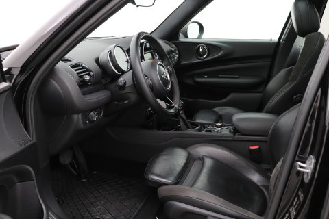 MINI Clubman 1.5 One D Chili Serious Business | Panoramadak | Automaat | Navigatie | Cruise Control | Airco | PDC | MINI Connected