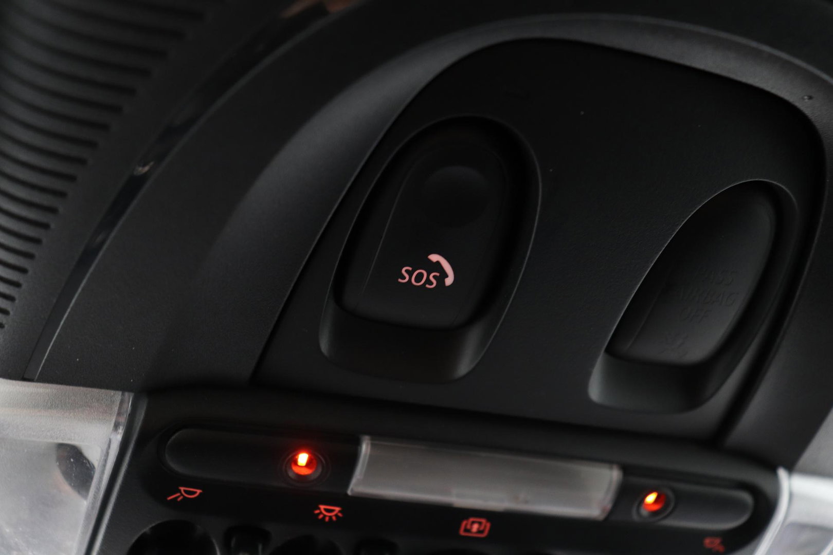 MINI Clubman 1.5 One D Chili Serious Business | Panoramadak | Automaat | Navigatie | Cruise Control | Airco | PDC | MINI Connected