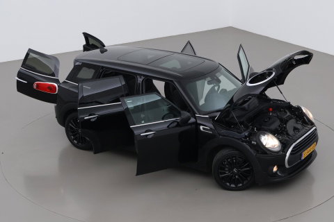 MINI Clubman 1.5 One D Chili Serious Business | Panoramadak | Automaat | Navigatie | Cruise Control | Airco | PDC | MINI Connected