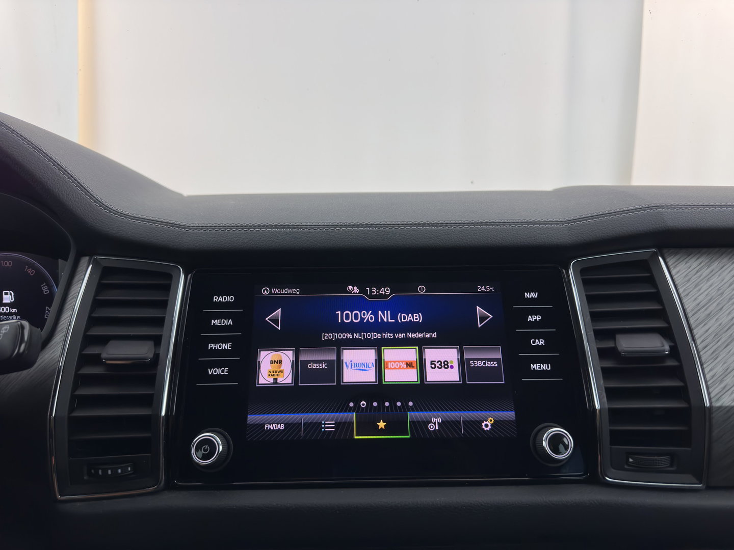 Škoda Kodiaq 1.5 TSI Business Edition [7-Pers.] (INCL.BTW) Aut. *LEATHER-FABRIC | FULL-LED | DIGI-COCKPIT | ADAPTIVE-CRUISE | HEATED-COMFORTSEATS | CAMERA | KEYLESS | NAVI-FULLMAP | AMBIENT-LIGHT | DAB+ | SHIFT-PADDLES | ECC | PDC | 19''AL