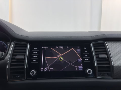 Škoda Kodiaq 1.5 TSI Business Edition [7-Pers.] (INCL.BTW) Aut. *LEATHER-FABRIC | FULL-LED | DIGI-COCKPIT | ADAPTIVE-CRUISE | HEATED-COMFORTSEATS | CAMERA | KEYLESS | NAVI-FULLMAP | AMBIENT-LIGHT | DAB+ | SHIFT-PADDLES | ECC | PDC | 19''AL