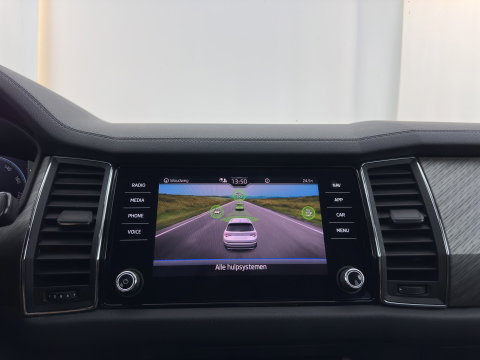 Škoda Kodiaq 1.5 TSI Business Edition [7-Pers.] (INCL.BTW) Aut. *LEATHER-FABRIC | FULL-LED | DIGI-COCKPIT | ADAPTIVE-CRUISE | HEATED-COMFORTSEATS | CAMERA | KEYLESS | NAVI-FULLMAP | AMBIENT-LIGHT | DAB+ | SHIFT-PADDLES | ECC | PDC | 19''AL