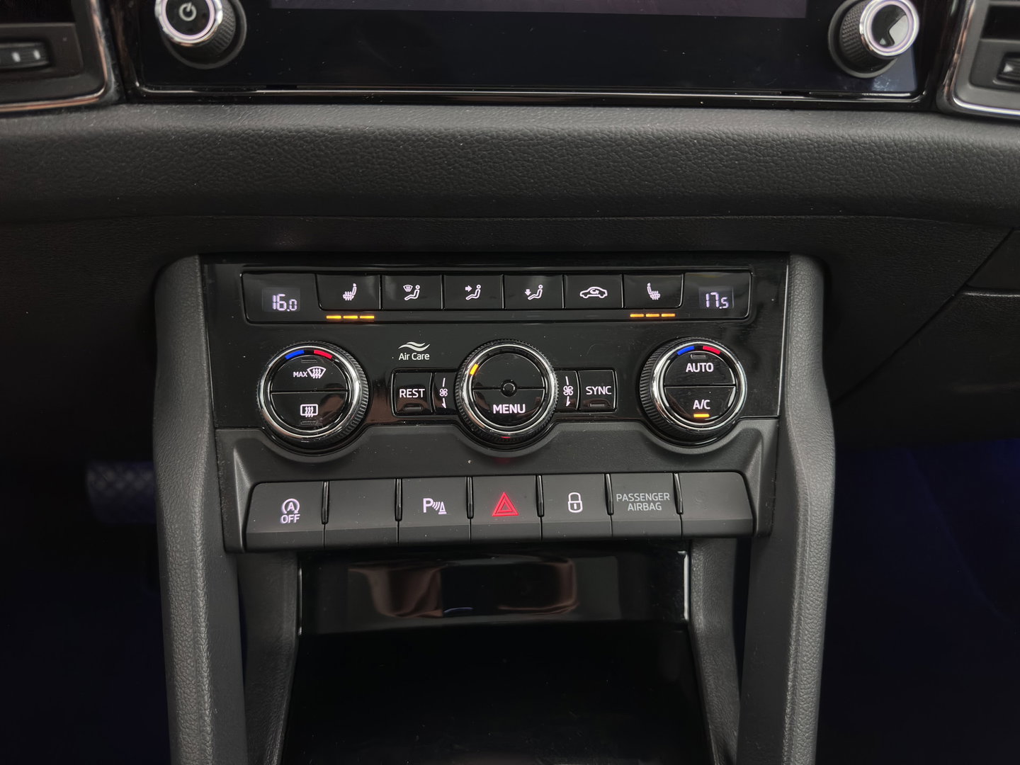 Škoda Kodiaq 1.5 TSI Business Edition [7-Pers.] (INCL.BTW) Aut. *LEATHER-FABRIC | FULL-LED | DIGI-COCKPIT | ADAPTIVE-CRUISE | HEATED-COMFORTSEATS | CAMERA | KEYLESS | NAVI-FULLMAP | AMBIENT-LIGHT | DAB+ | SHIFT-PADDLES | ECC | PDC | 19''AL