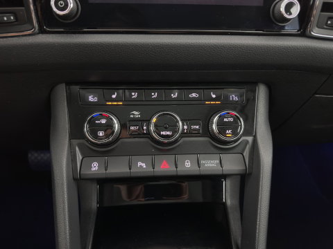 Škoda Kodiaq 1.5 TSI Business Edition [7-Pers.] (INCL.BTW) Aut. *LEATHER-FABRIC | FULL-LED | DIGI-COCKPIT | ADAPTIVE-CRUISE | HEATED-COMFORTSEATS | CAMERA | KEYLESS | NAVI-FULLMAP | AMBIENT-LIGHT | DAB+ | SHIFT-PADDLES | ECC | PDC | 19''AL