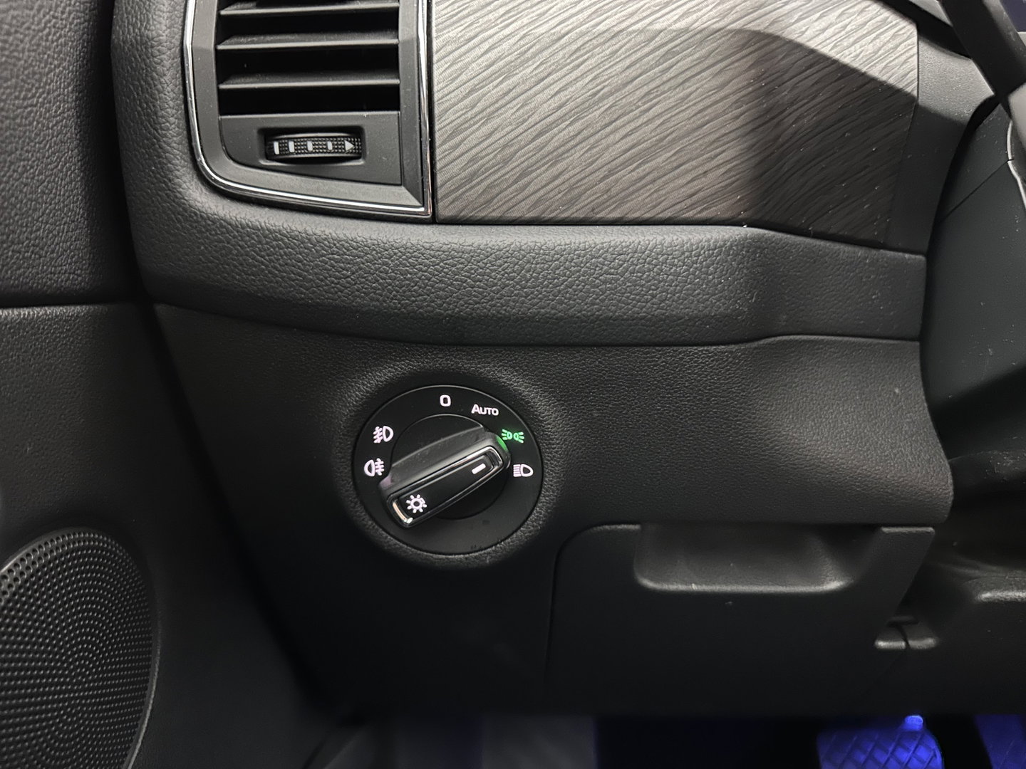 Škoda Kodiaq 1.5 TSI Business Edition [7-Pers.] (INCL.BTW) Aut. *LEATHER-FABRIC | FULL-LED | DIGI-COCKPIT | ADAPTIVE-CRUISE | HEATED-COMFORTSEATS | CAMERA | KEYLESS | NAVI-FULLMAP | AMBIENT-LIGHT | DAB+ | SHIFT-PADDLES | ECC | PDC | 19''AL