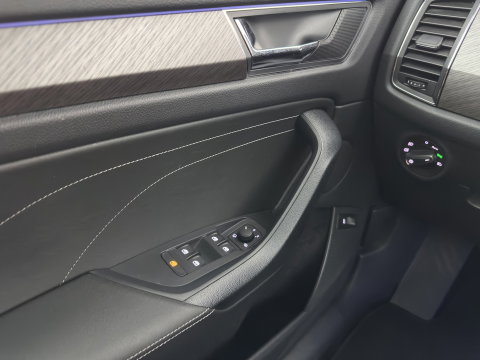 Škoda Kodiaq 1.5 TSI Business Edition [7-Pers.] (INCL.BTW) Aut. *LEATHER-FABRIC | FULL-LED | DIGI-COCKPIT | ADAPTIVE-CRUISE | HEATED-COMFORTSEATS | CAMERA | KEYLESS | NAVI-FULLMAP | AMBIENT-LIGHT | DAB+ | SHIFT-PADDLES | ECC | PDC | 19''AL