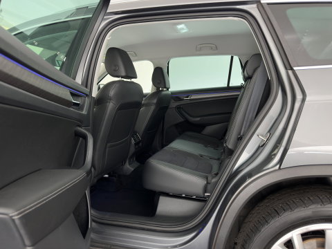 Škoda Kodiaq 1.5 TSI Business Edition [7-Pers.] (INCL.BTW) Aut. *LEATHER-FABRIC | FULL-LED | DIGI-COCKPIT | ADAPTIVE-CRUISE | HEATED-COMFORTSEATS | CAMERA | KEYLESS | NAVI-FULLMAP | AMBIENT-LIGHT | DAB+ | SHIFT-PADDLES | ECC | PDC | 19''AL