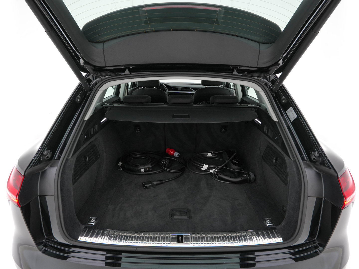 Audi e-tron 55 Quattro Edition 95 kWh [3-Fase-11kW] {SoH-95%} (INCL-BTW) *HEATPUMP | FULL-LED | HEATED-COMFORTSEATS | DIGI-COCKPIT | NAVI-FULLMAP | CAMERA | DAB+ | ECC | PDC | CRUISE | 20''ALU*