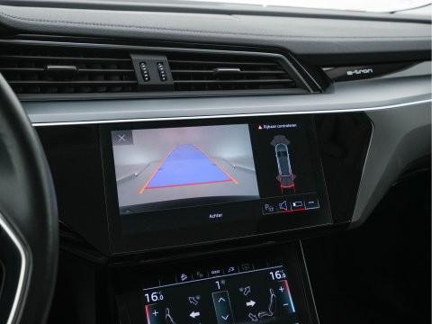 Audi e-tron 55 Quattro Edition 95 kWh [3-Fase-11kW] {SoH-95%} (INCL-BTW) *HEATPUMP | FULL-LED | HEATED-COMFORTSEATS | DIGI-COCKPIT | NAVI-FULLMAP | CAMERA | DAB+ | ECC | PDC | CRUISE | 20''ALU*