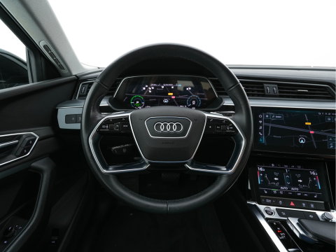 Audi e-tron 55 Quattro Edition 95 kWh [3-Fase-11kW] {SoH-95%} (INCL-BTW) *HEATPUMP | FULL-LED | HEATED-COMFORTSEATS | DIGI-COCKPIT | NAVI-FULLMAP | CAMERA | DAB+ | ECC | PDC | CRUISE | 20''ALU*
