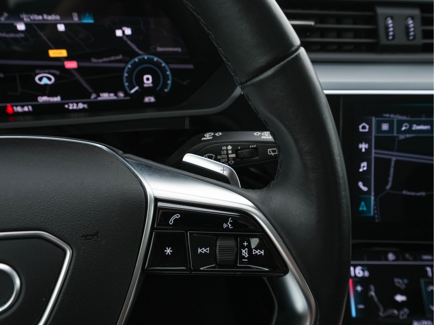 Audi e-tron 55 Quattro Edition 95 kWh [3-Fase-11kW] {SoH-95%} (INCL-BTW) *HEATPUMP | FULL-LED | HEATED-COMFORTSEATS | DIGI-COCKPIT | NAVI-FULLMAP | CAMERA | DAB+ | ECC | PDC | CRUISE | 20''ALU*