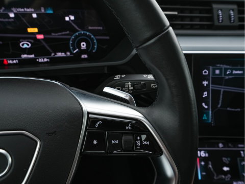 Audi e-tron 55 Quattro Edition 95 kWh [3-Fase-11kW] {SoH-95%} (INCL-BTW) *HEATPUMP | FULL-LED | HEATED-COMFORTSEATS | DIGI-COCKPIT | NAVI-FULLMAP | CAMERA | DAB+ | ECC | PDC | CRUISE | 20''ALU*