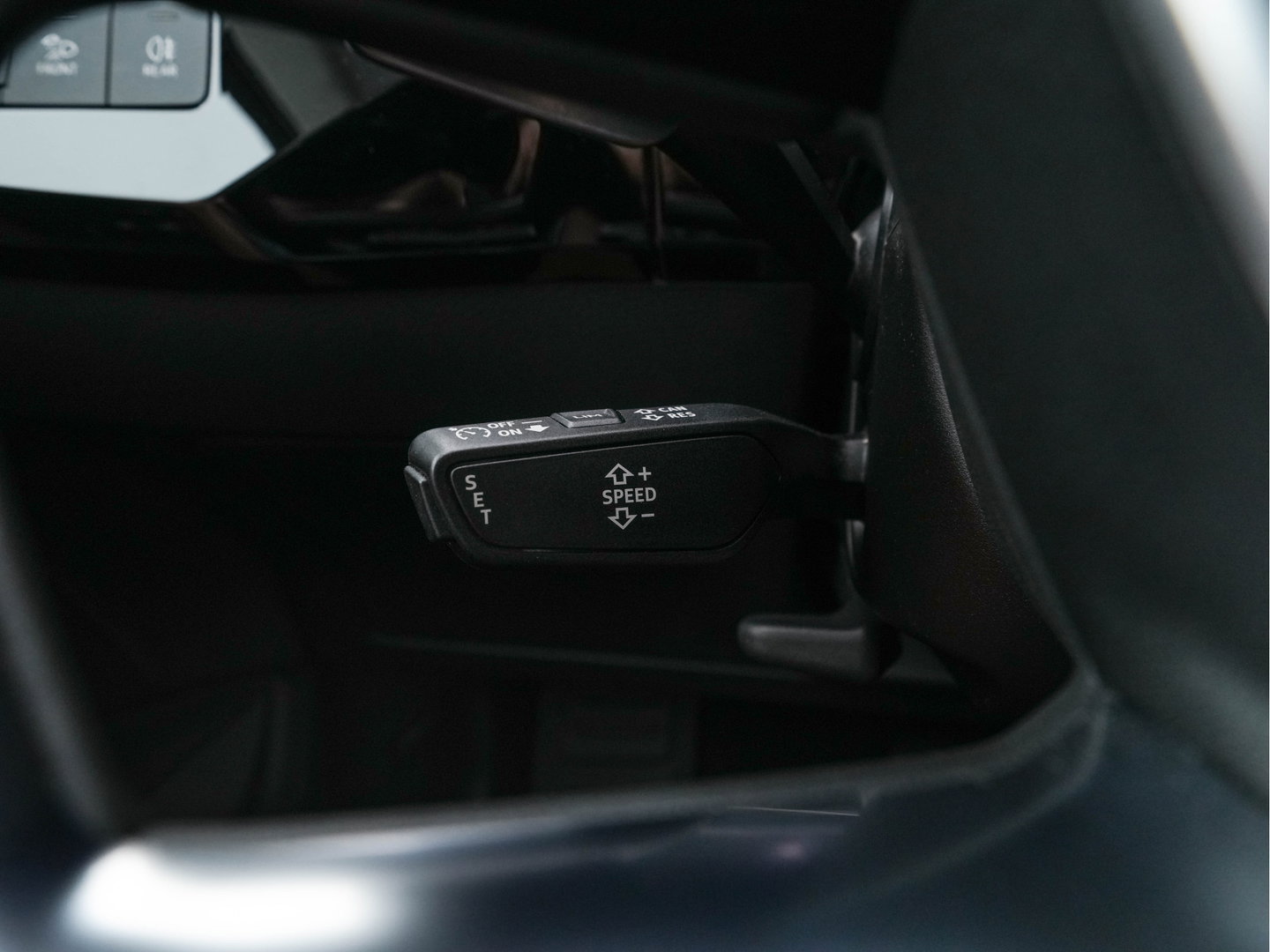 Audi e-tron 55 Quattro Edition 95 kWh [3-Fase-11kW] {SoH-95%} (INCL-BTW) *HEATPUMP | FULL-LED | HEATED-COMFORTSEATS | DIGI-COCKPIT | NAVI-FULLMAP | CAMERA | DAB+ | ECC | PDC | CRUISE | 20''ALU*