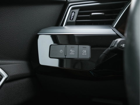 Audi e-tron 55 Quattro Edition 95 kWh [3-Fase-11kW] {SoH-95%} (INCL-BTW) *HEATPUMP | FULL-LED | HEATED-COMFORTSEATS | DIGI-COCKPIT | NAVI-FULLMAP | CAMERA | DAB+ | ECC | PDC | CRUISE | 20''ALU*
