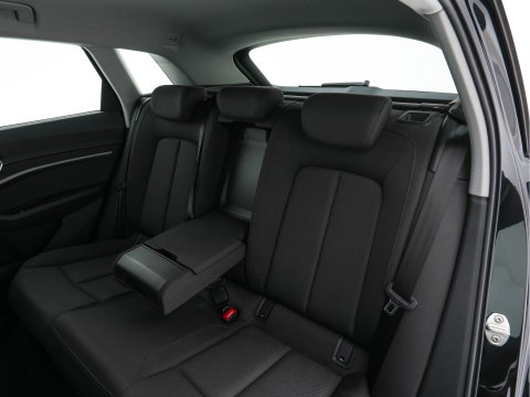 Audi e-tron 55 Quattro Edition 95 kWh [3-Fase-11kW] {SoH-95%} (INCL-BTW) *HEATPUMP | FULL-LED | HEATED-COMFORTSEATS | DIGI-COCKPIT | NAVI-FULLMAP | CAMERA | DAB+ | ECC | PDC | CRUISE | 20''ALU*