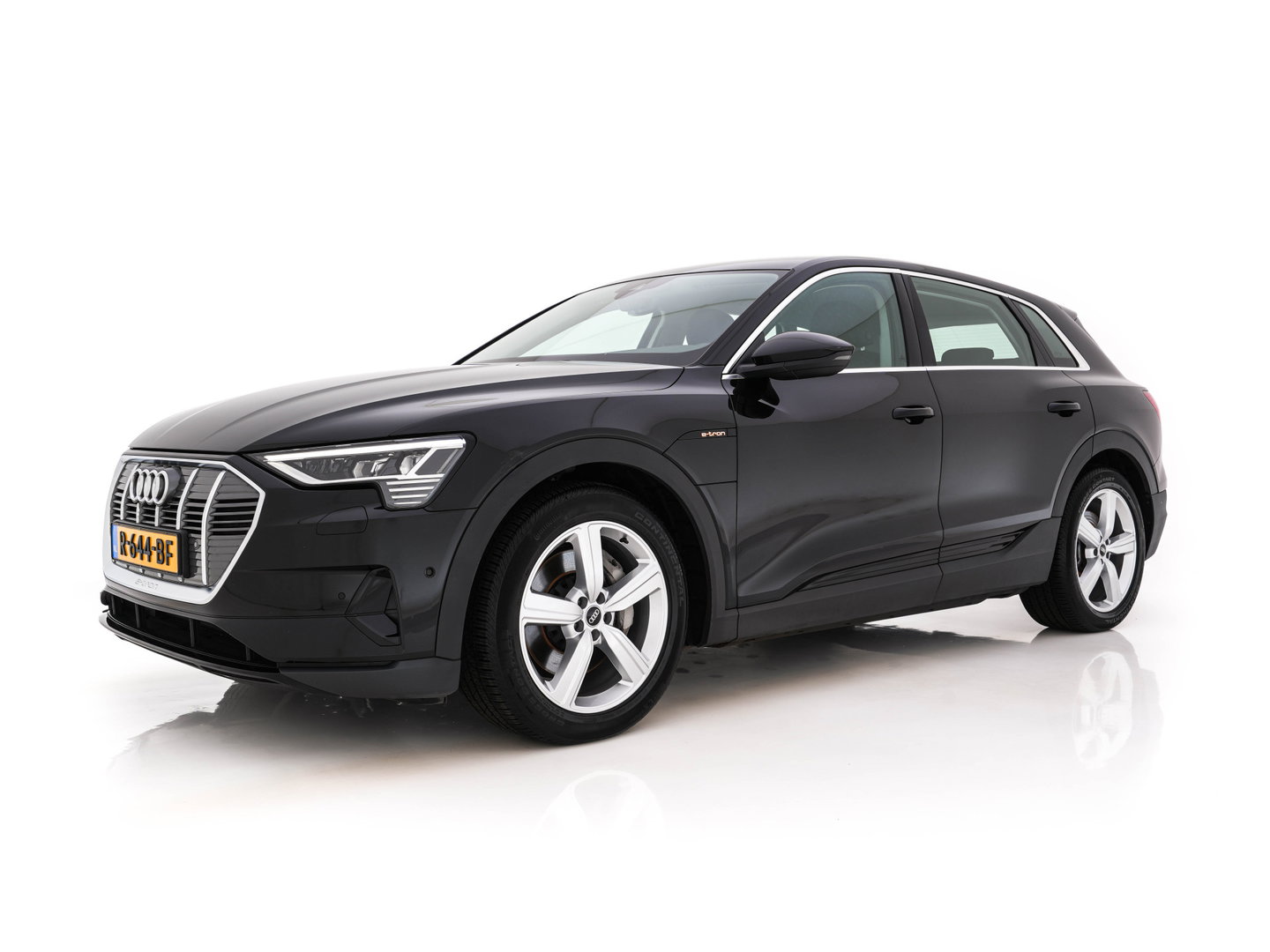 Audi e-tron 55 Quattro Edition 95 kWh [3-Fase-11kW] {SoH-95%} (INCL-BTW) *HEATPUMP | FULL-LED | HEATED-COMFORTSEATS | DIGI-COCKPIT | NAVI-FULLMAP | CAMERA | DAB+ | ECC | PDC | CRUISE | 20''ALU*