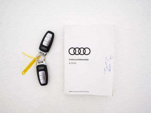 Audi e-tron 55 Quattro Edition 95 kWh [3-Fase-11kW] {SoH-95%} (INCL-BTW) *HEATPUMP | FULL-LED | HEATED-COMFORTSEATS | DIGI-COCKPIT | NAVI-FULLMAP | CAMERA | DAB+ | ECC | PDC | CRUISE | 20''ALU*