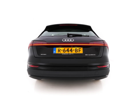 Audi e-tron 55 Quattro Edition 95 kWh [3-Fase-11kW] {SoH-95%} (INCL-BTW) *HEATPUMP | FULL-LED | HEATED-COMFORTSEATS | DIGI-COCKPIT | NAVI-FULLMAP | CAMERA | DAB+ | ECC | PDC | CRUISE | 20''ALU*