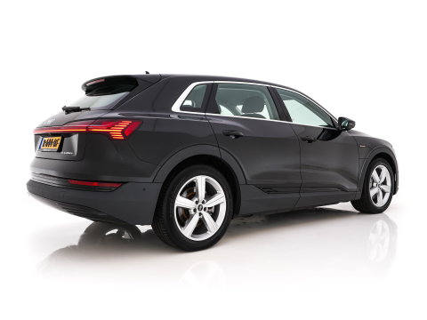 Audi e-tron 55 Quattro Edition 95 kWh [3-Fase-11kW] {SoH-95%} (INCL-BTW) *HEATPUMP | FULL-LED | HEATED-COMFORTSEATS | DIGI-COCKPIT | NAVI-FULLMAP | CAMERA | DAB+ | ECC | PDC | CRUISE | 20''ALU*