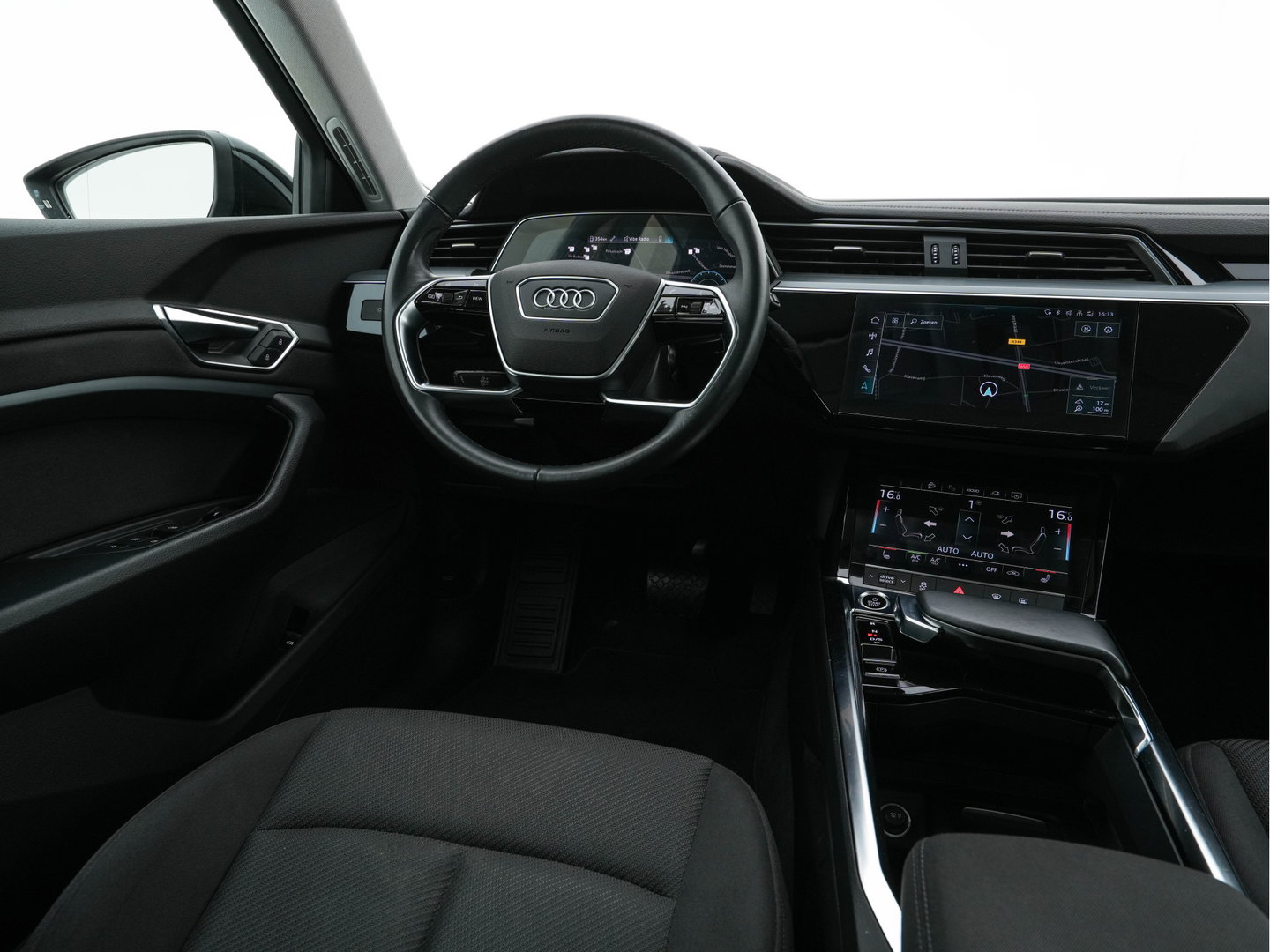Audi e-tron 55 Quattro Edition 95 kWh [3-Fase-11kW] {SoH-95%} (INCL-BTW) *HEATPUMP | FULL-LED | HEATED-COMFORTSEATS | DIGI-COCKPIT | NAVI-FULLMAP | CAMERA | DAB+ | ECC | PDC | CRUISE | 20''ALU*