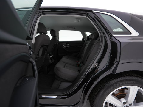 Audi e-tron 55 Quattro Edition 95 kWh [3-Fase-11kW] {SoH-95%} (INCL-BTW) *HEATPUMP | FULL-LED | HEATED-COMFORTSEATS | DIGI-COCKPIT | NAVI-FULLMAP | CAMERA | DAB+ | ECC | PDC | CRUISE | 20''ALU*