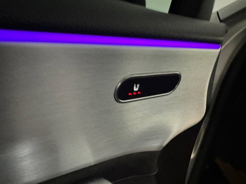 Mercedes-Benz A-Klasse 180 Business Solution AMG Pano|Stoelverwarming|Camera|Lane Assist|BlindSpot
