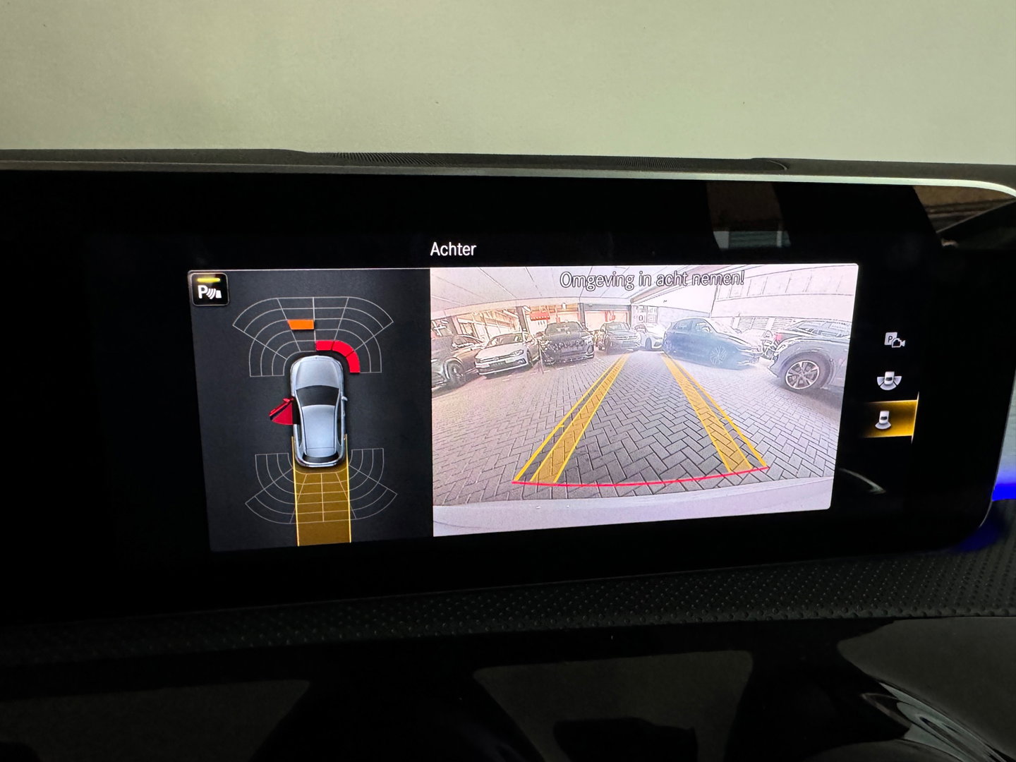 Mercedes-Benz A-Klasse 180 Business Solution AMG Pano|Stoelverwarming|Camera|Lane Assist|BlindSpot
