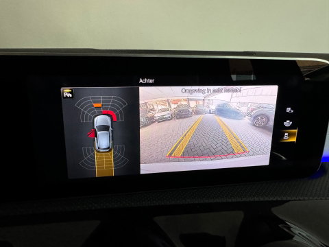 Mercedes-Benz A-Klasse 180 Business Solution AMG Pano|Stoelverwarming|Camera|Lane Assist|BlindSpot