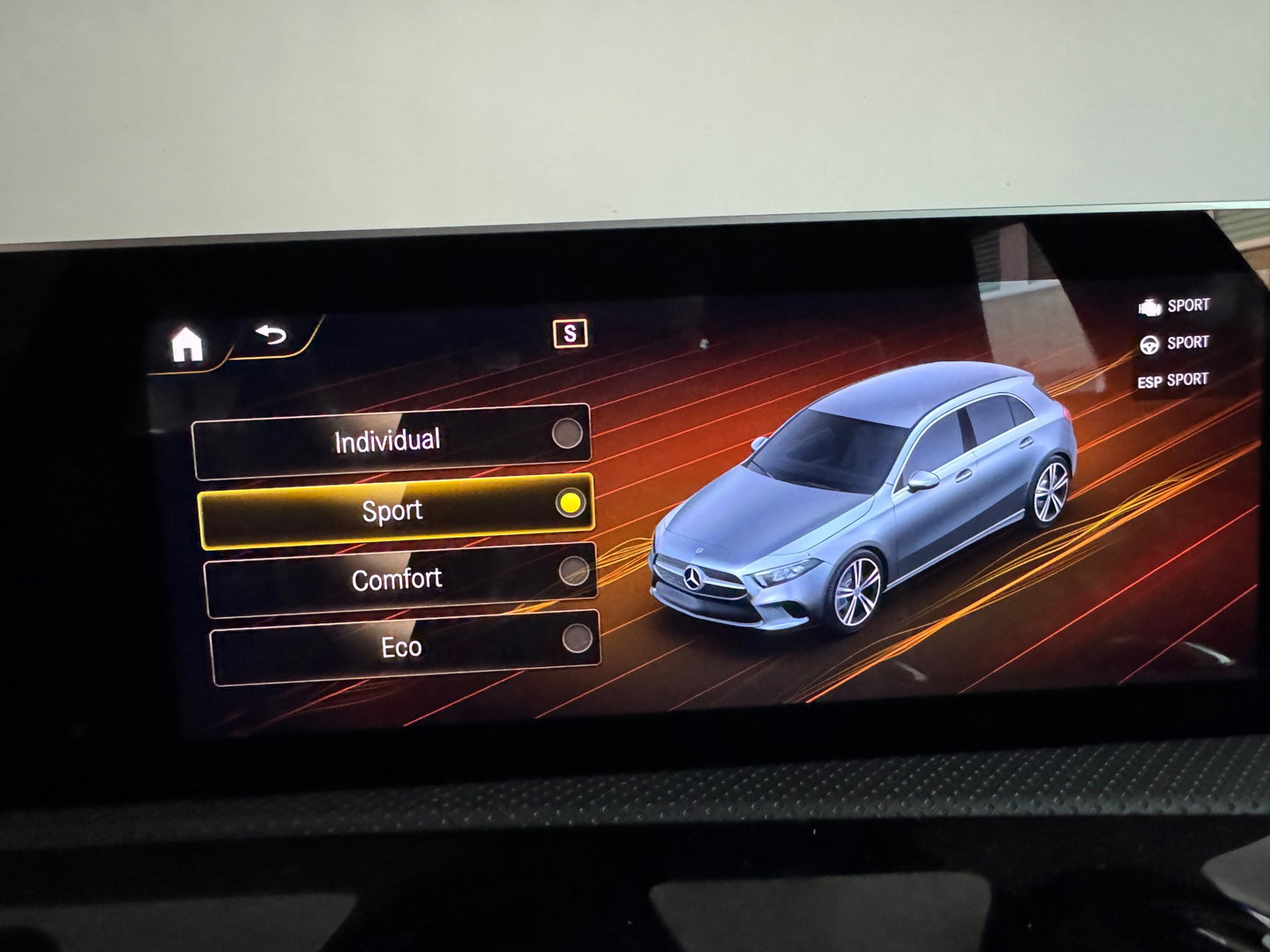 Mercedes-Benz A-Klasse 180 Business Solution AMG Pano|Stoelverwarming|Camera|Lane Assist|BlindSpot