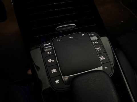 Mercedes-Benz A-Klasse 180 Business Solution AMG Pano|Stoelverwarming|Camera|Lane Assist|BlindSpot