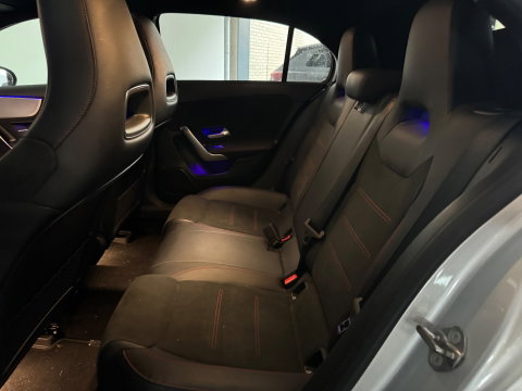 Mercedes-Benz A-Klasse 180 Business Solution AMG Pano|Stoelverwarming|Camera|Lane Assist|BlindSpot