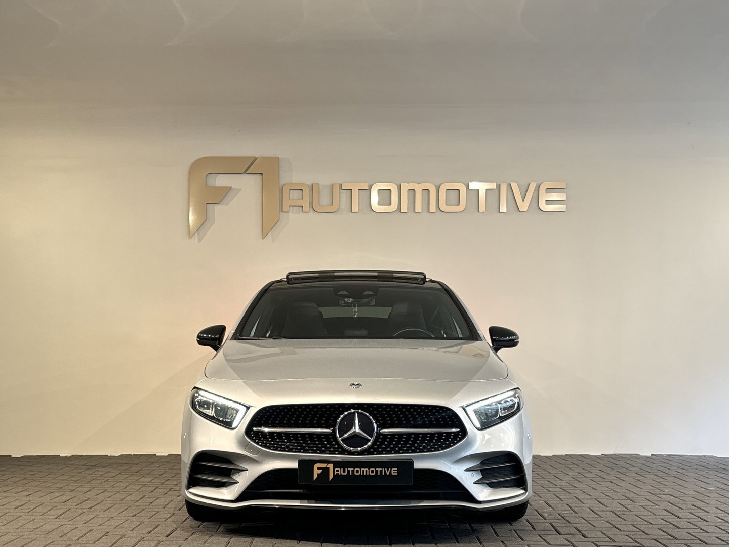 Mercedes-Benz A-Klasse 180 Business Solution AMG Pano|Stoelverwarming|Camera|Lane Assist|BlindSpot