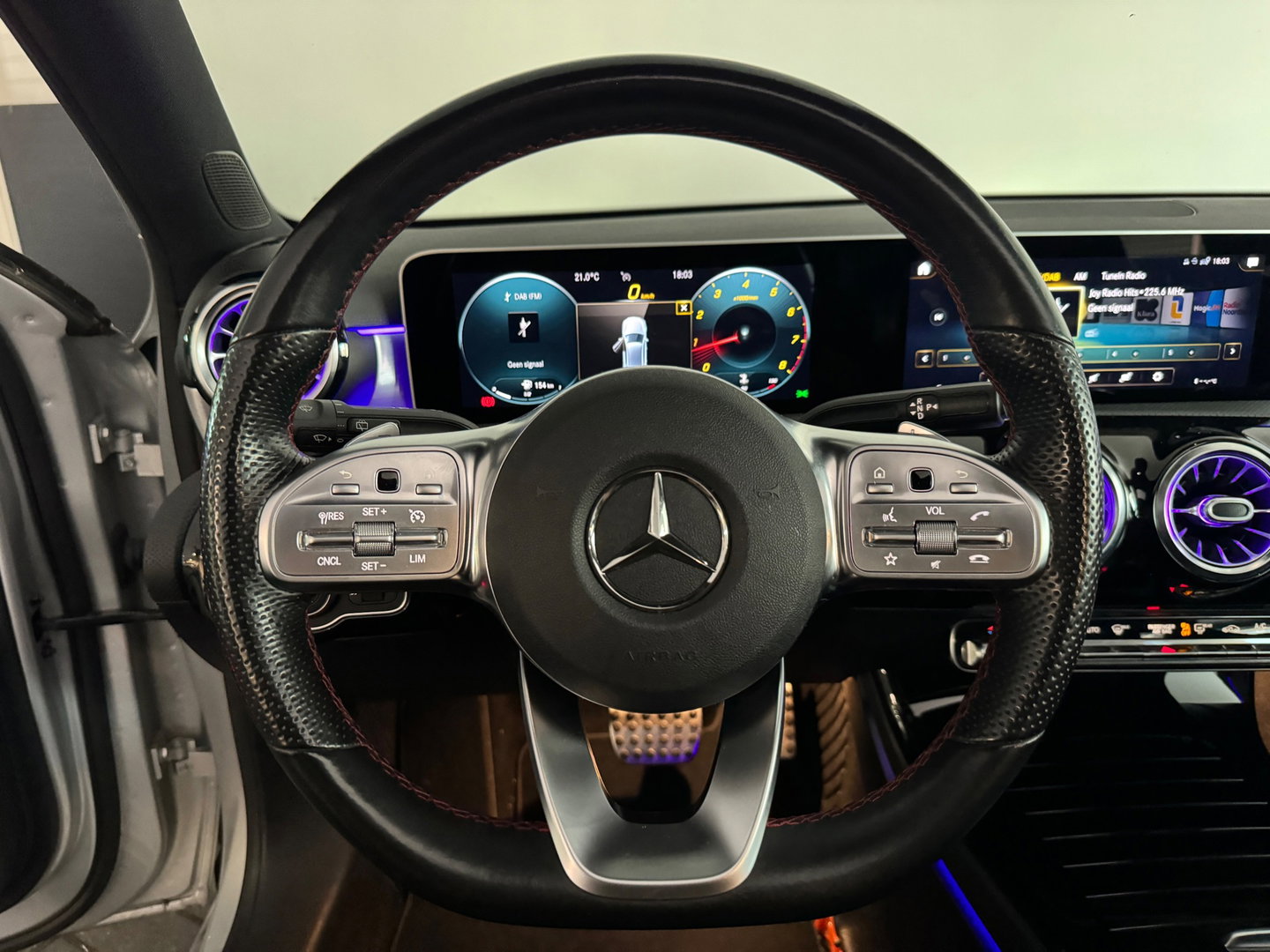 Mercedes-Benz A-Klasse 180 Business Solution AMG Pano|Stoelverwarming|Camera|Lane Assist|BlindSpot