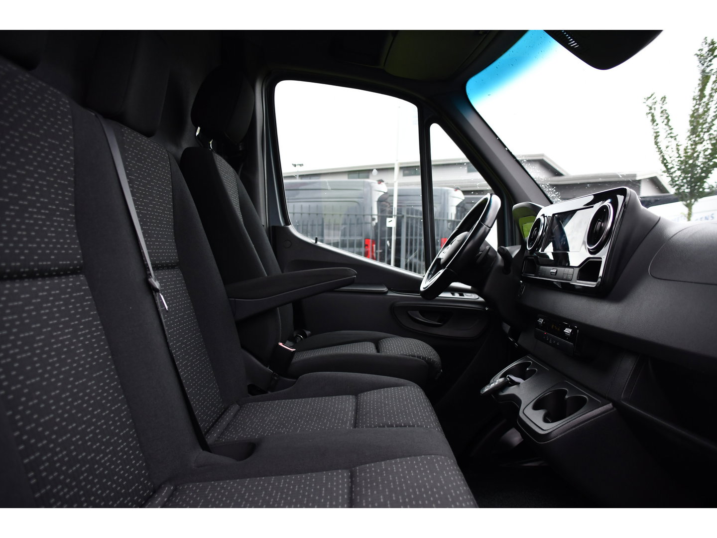 Mercedes-Benz Sprinter 314 2.2 CDI L2H2 PB Edition 360 Camera, Carplay, Cruise, LED, 10,5'' Mbux, Automaat, 143pk, Geveerde Stoel, NAVI, Uniek!