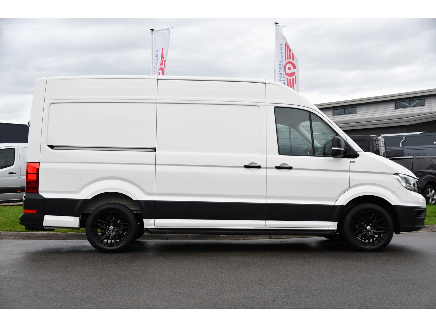 Volkswagen Crafter 35 2.0 TDI L3H3 PB Edition Adaptieve Cruise, Camera, LED, Carplay, Trekhaak, Automaat, 140pk, Sensoren, Multimedia, Uniek!