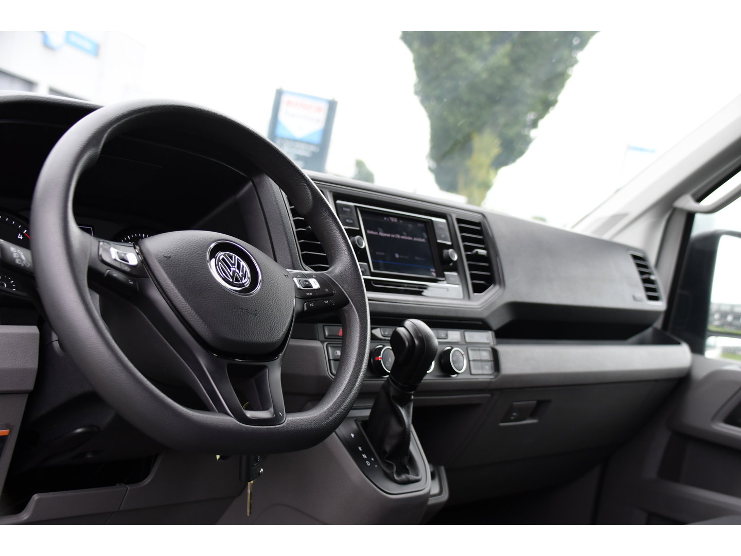 Volkswagen Crafter 35 2.0 TDI L3H3 PB Edition Adaptieve Cruise, Camera, LED, Carplay, Trekhaak, Automaat, 140pk, Sensoren, Multimedia, Uniek!