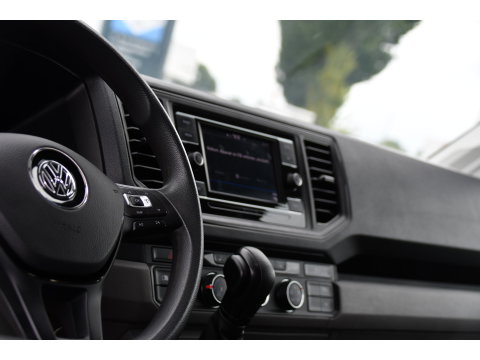 Volkswagen Crafter 35 2.0 TDI L3H3 PB Edition Adaptieve Cruise, Camera, LED, Carplay, Trekhaak, Automaat, 140pk, Sensoren, Multimedia, Uniek!