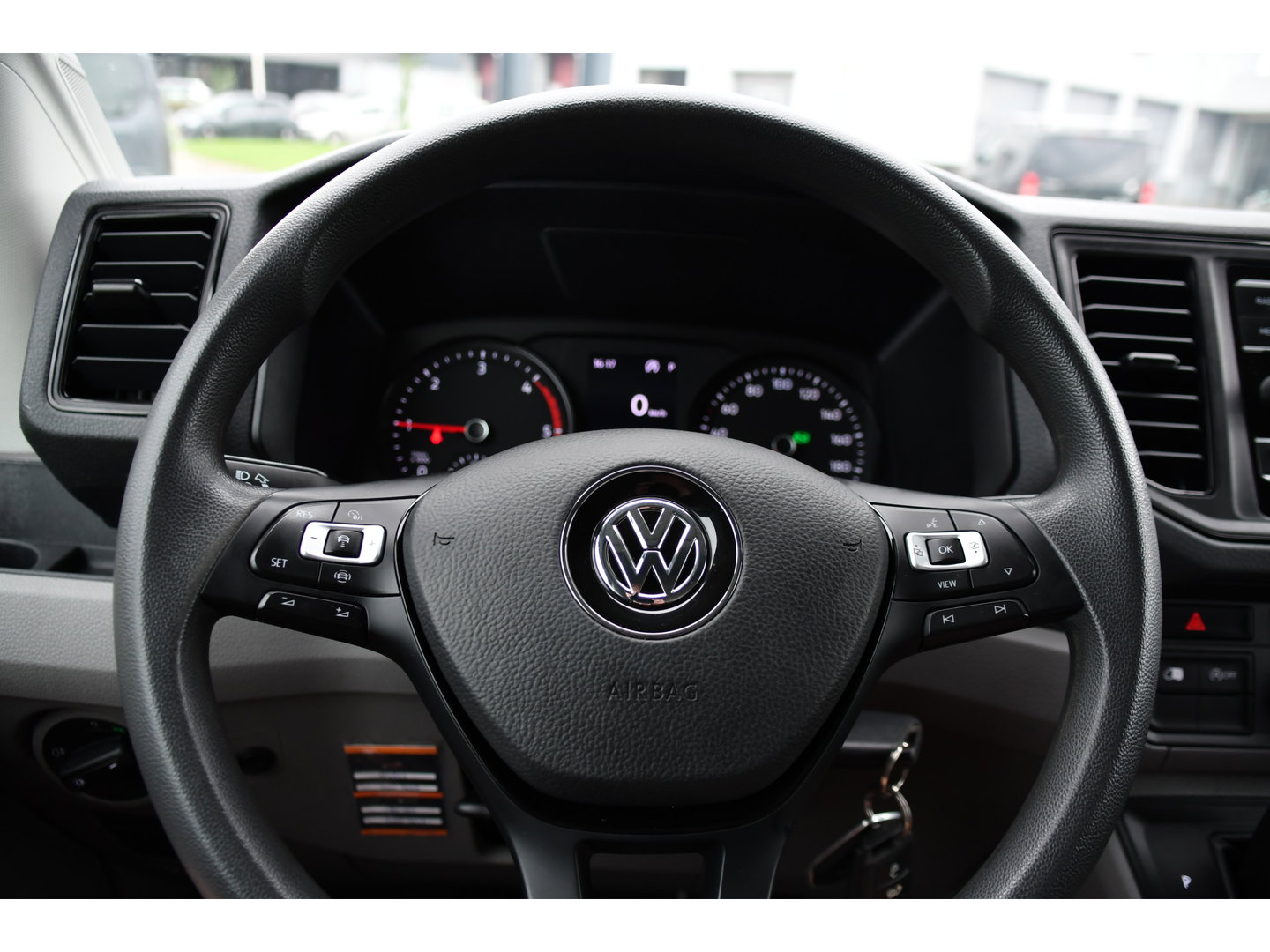 Volkswagen Crafter 35 2.0 TDI L3H3 PB Edition Adaptieve Cruise, Camera, LED, Carplay, Trekhaak, Automaat, 140pk, Sensoren, Multimedia, Uniek!