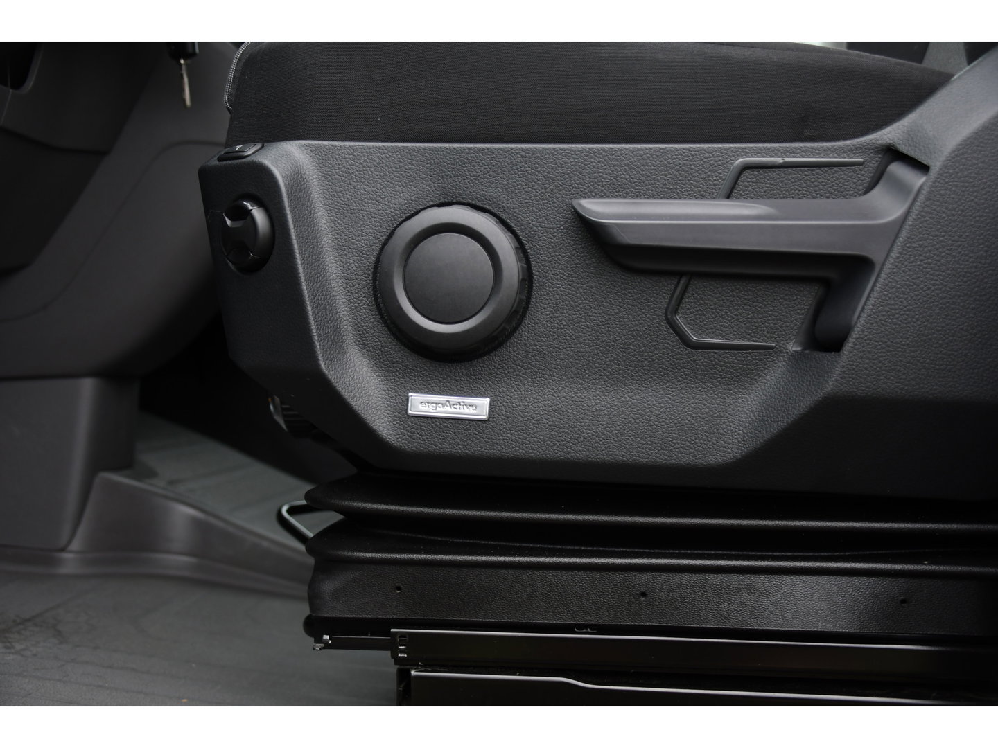 Volkswagen Crafter 35 2.0 TDI L3H3 PB Edition Adaptieve Cruise, Camera, LED, Carplay, Trekhaak, Automaat, 140pk, Sensoren, Multimedia, Uniek!