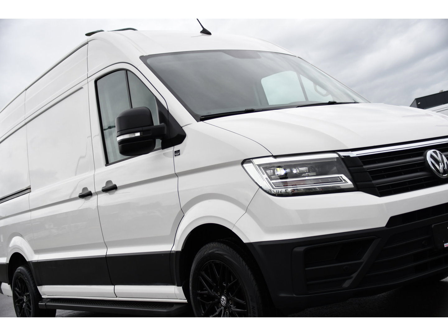 Volkswagen Crafter 35 2.0 TDI L3H3 PB Edition Adaptieve Cruise, Camera, LED, Carplay, Trekhaak, Automaat, 140pk, Sensoren, Multimedia, Uniek!