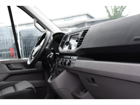 Volkswagen Crafter 35 2.0 TDI L3H3 PB Edition Adaptieve Cruise, Camera, LED, Carplay, Trekhaak, Automaat, 140pk, Sensoren, Multimedia, Uniek!