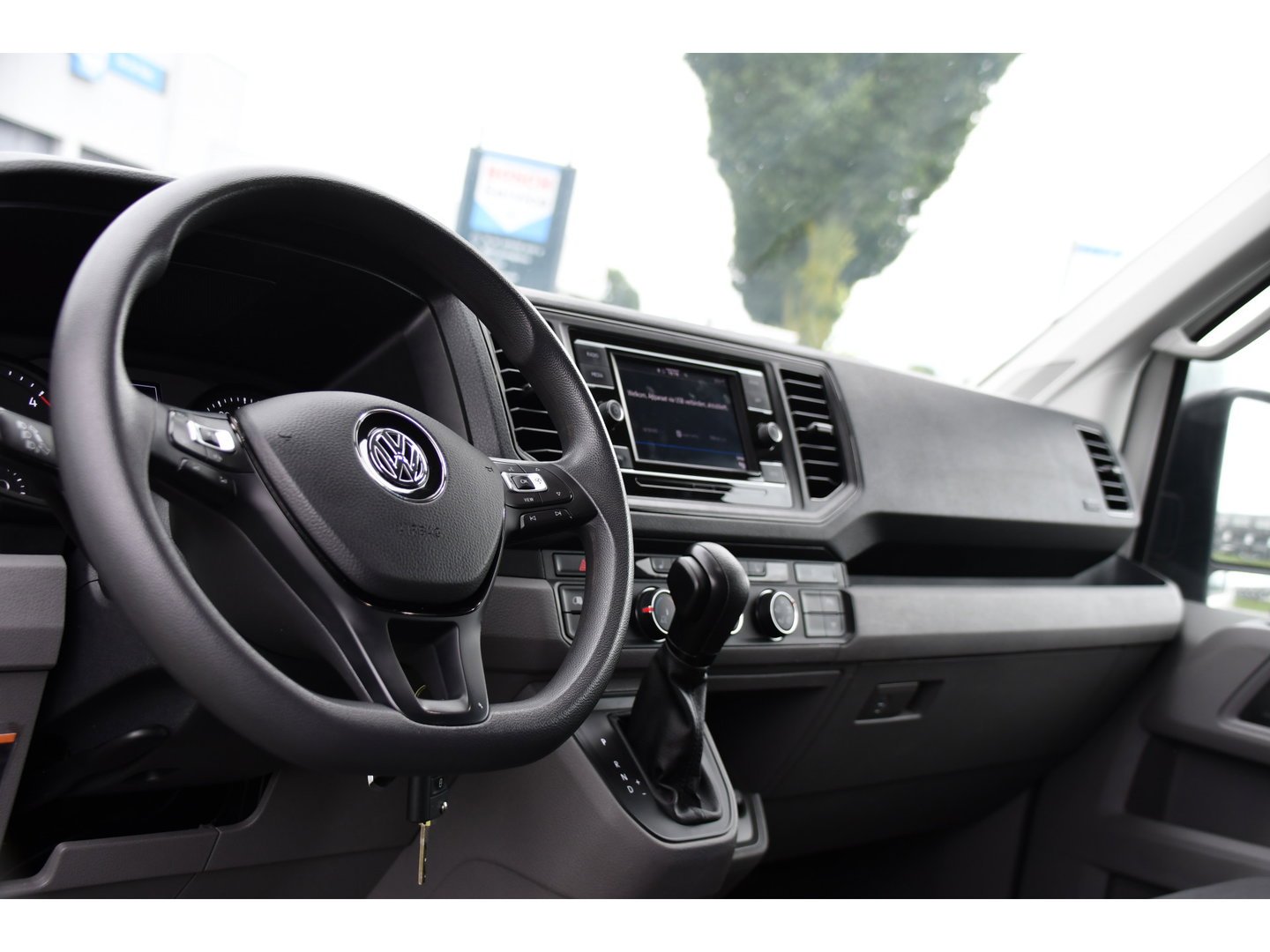 Volkswagen Crafter 35 2.0 TDI L3H3 PB Edition Adaptieve Cruise, Camera, LED, Carplay, Trekhaak, Automaat, 140pk, Sensoren, Multimedia, Uniek!