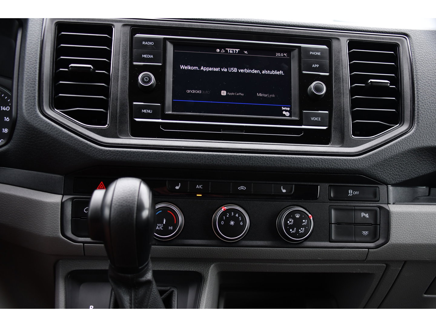 Volkswagen Crafter 35 2.0 TDI L3H3 PB Edition Adaptieve Cruise, Camera, LED, Carplay, Trekhaak, Automaat, 140pk, Sensoren, Multimedia, Uniek!
