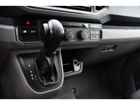 Volkswagen Crafter 35 2.0 TDI L3H3 PB Edition Adaptieve Cruise, Camera, LED, Carplay, Trekhaak, Automaat, 140pk, Sensoren, Multimedia, Uniek!