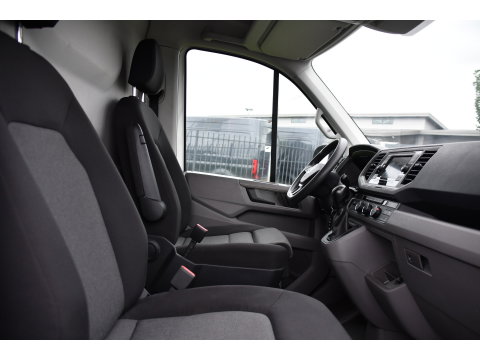 Volkswagen Crafter 35 2.0 TDI L3H3 PB Edition Adaptieve Cruise, Camera, LED, Carplay, Trekhaak, Automaat, 140pk, Sensoren, Multimedia, Uniek!