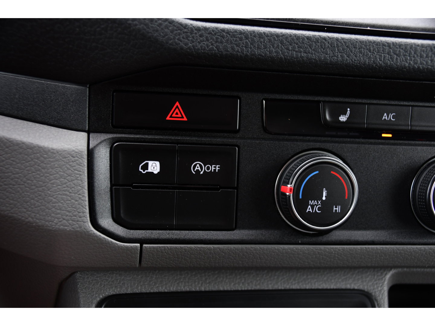 Volkswagen Crafter 35 2.0 TDI L3H3 PB Edition Adaptieve Cruise, Camera, LED, Carplay, Trekhaak, Automaat, 140pk, Sensoren, Multimedia, Uniek!